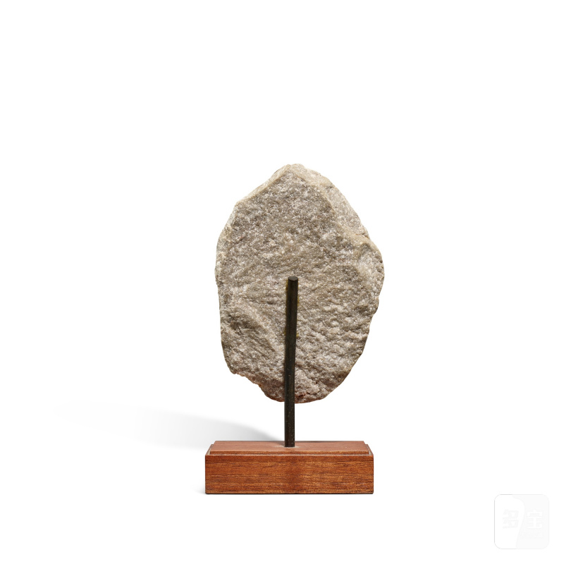 A grey marble fragment of a Buddha head, Tang dynasty | 唐 灰大理石雕佛首 - 图2